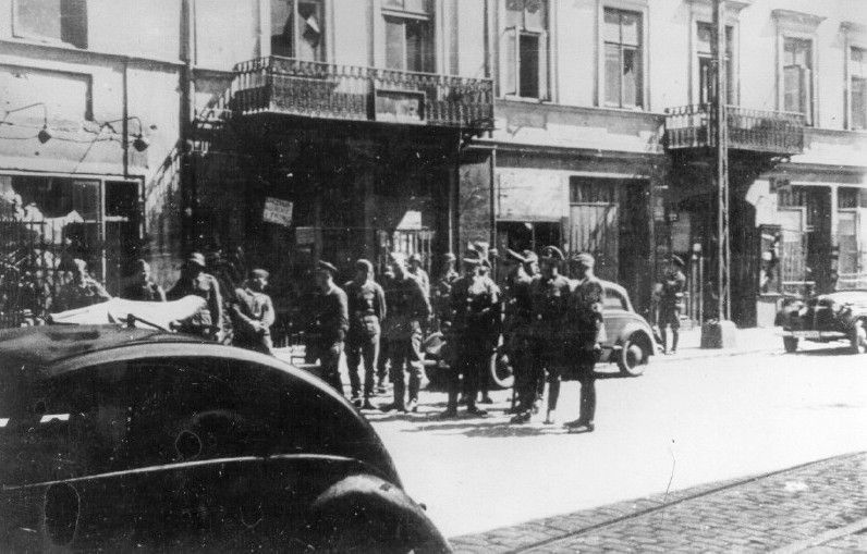 German soldiers search the Judenrat building
